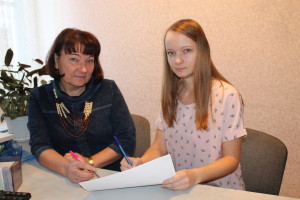 Оксана Головнина с одной из мам-участниц инициативной группы Татьяной Глумовой 